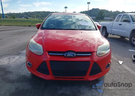 2013 Ford Focus Se z USA, uszkodzony, nr VIN 1FADP3F2XDL336921